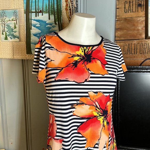 Tiana B Dress Printed Minidress bold floral and striped shirt sleeve lightweight - Picture 2 of 14